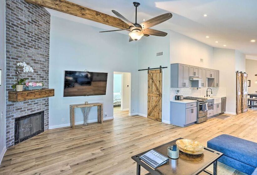 Sunny Orange County Abode W/ Fire Pit & Backyard!