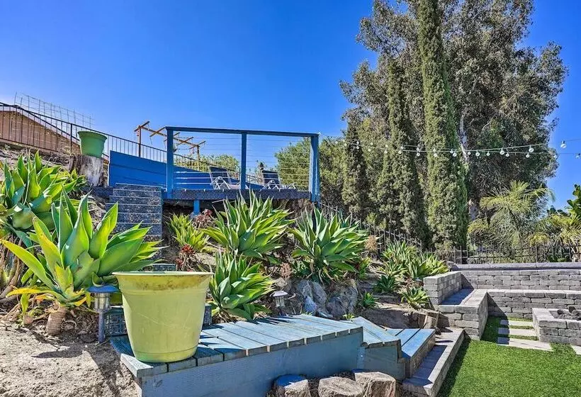 Sunny Orange County Abode W/ Fire Pit & Backyard!