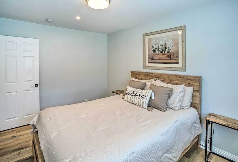 Sunny Orange County Abode W/ Fire Pit & Backyard!