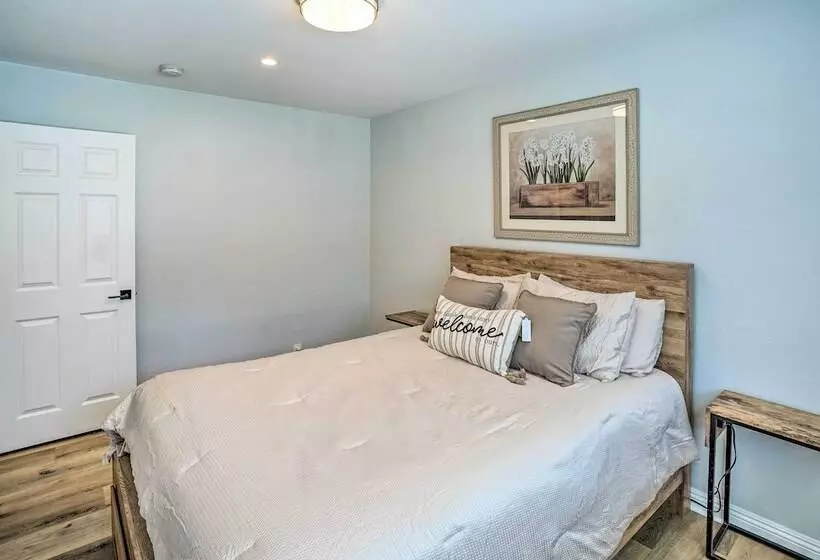 Sunny Orange County Abode W/ Fire Pit & Backyard!