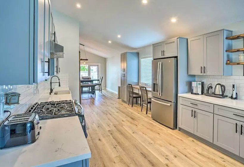 Sunny Orange County Abode W/ Fire Pit & Backyard!