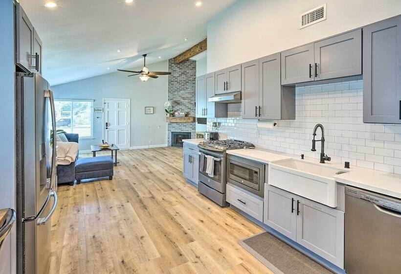 Sunny Orange County Abode W/ Fire Pit & Backyard!