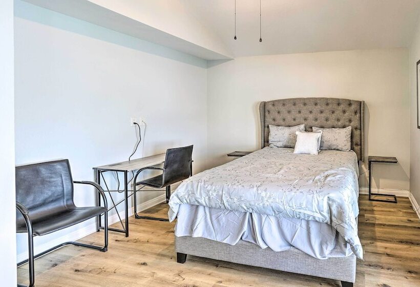 Sunny Orange County Abode W/ Fire Pit & Backyard!