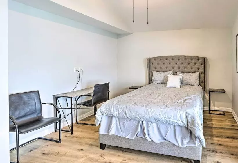 Sunny Orange County Abode W/ Fire Pit & Backyard!