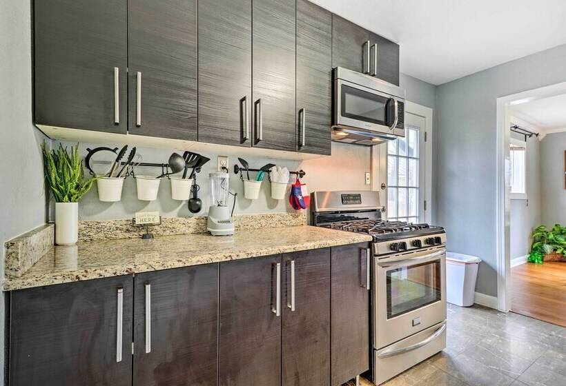 Warm & Welcoming Home W/ Yard Near Ut Campus!