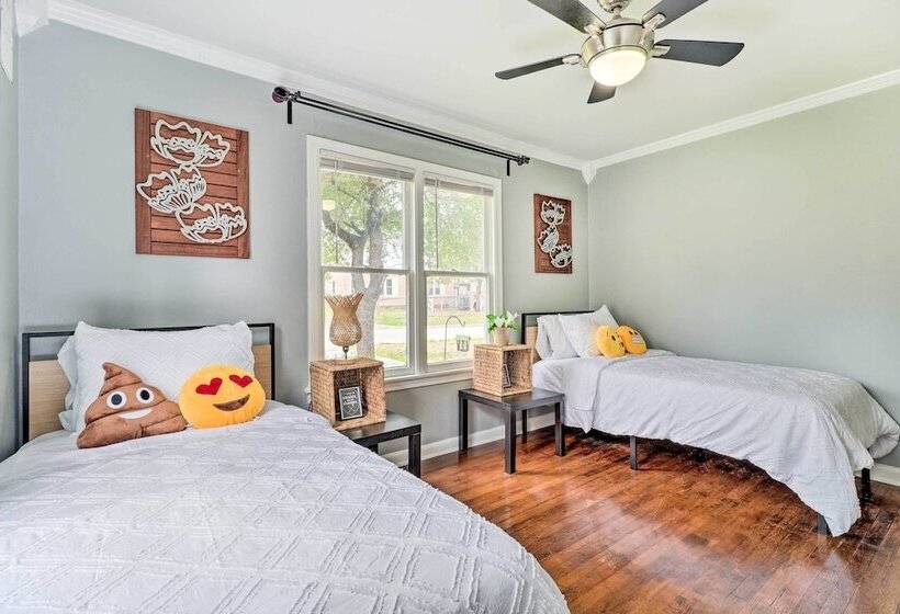 Warm & Welcoming Home W/ Yard Near Ut Campus!