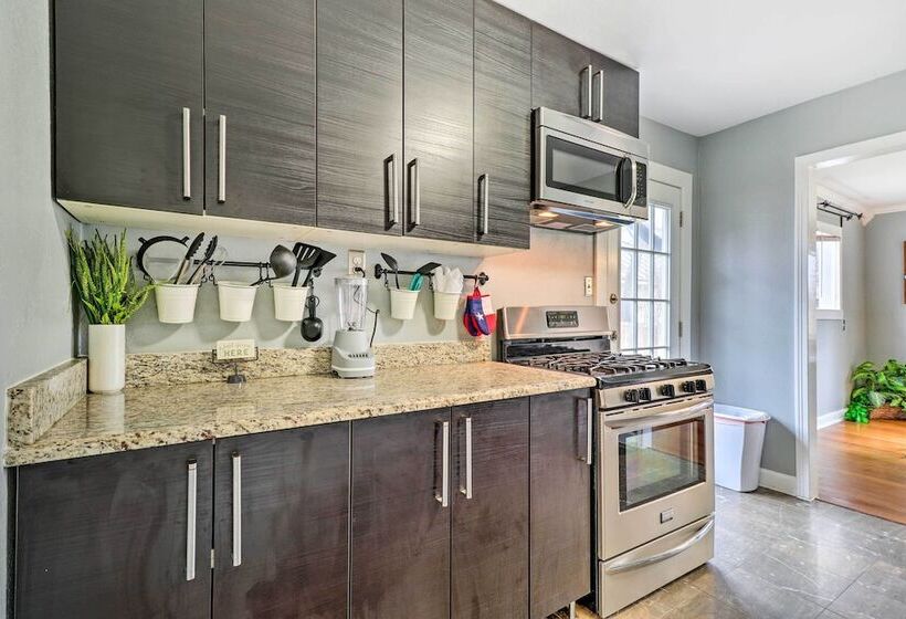 Warm & Welcoming Home W/ Yard Near Ut Campus!