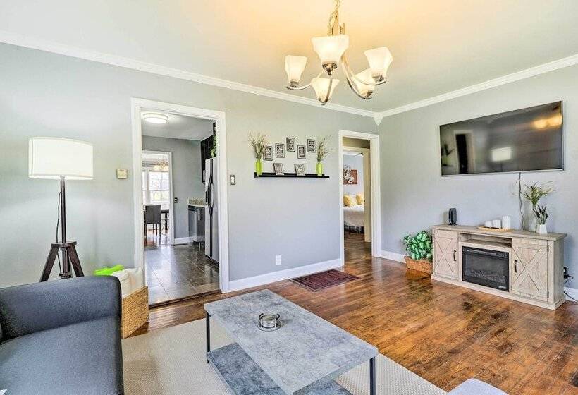 Warm & Welcoming Home W/ Yard Near Ut Campus!