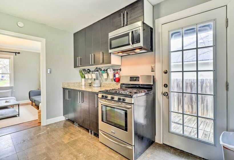 Warm & Welcoming Home W/ Yard Near Ut Campus!