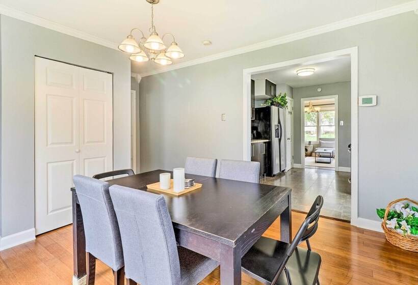 Warm & Welcoming Home W/ Yard Near Ut Campus!