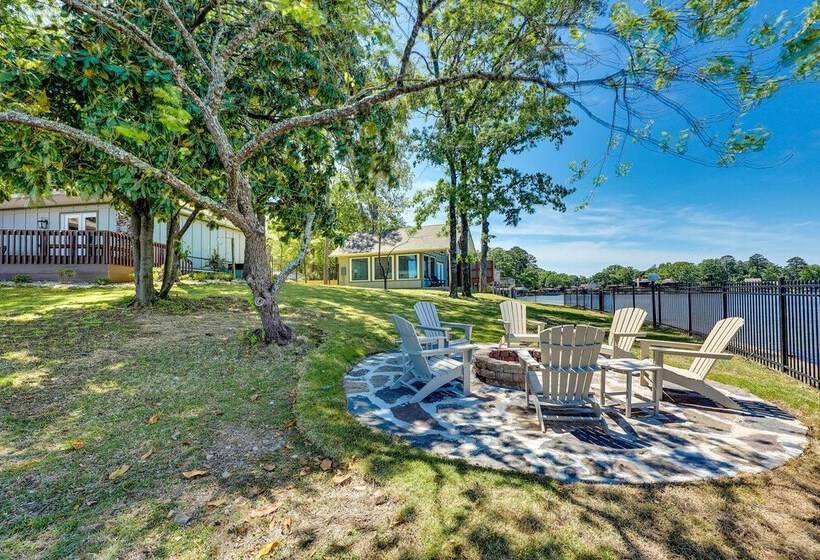 Waterfront Arkansas Vacation Home On Lake Hamilton