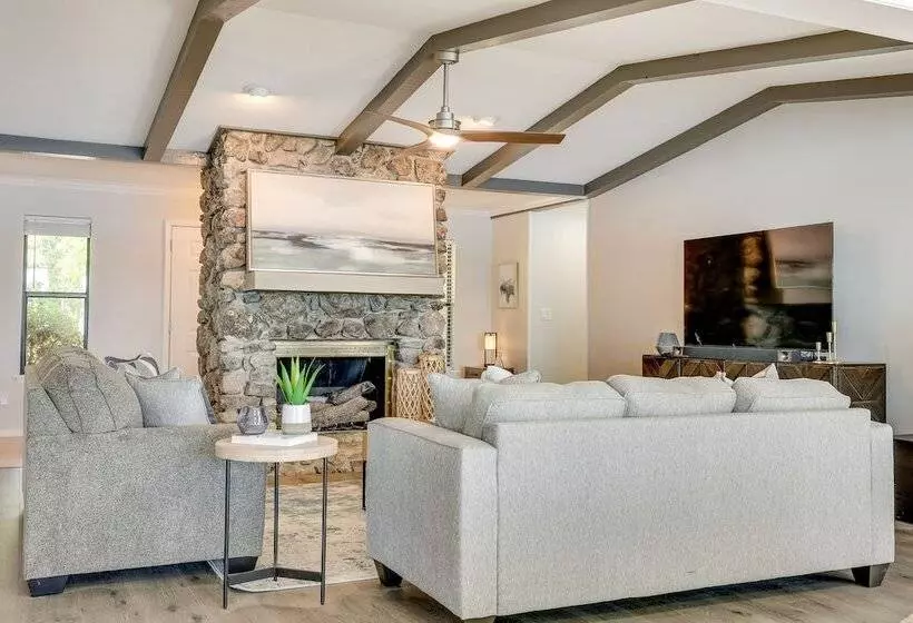 Waterfront Arkansas Vacation Home On Lake Hamilton