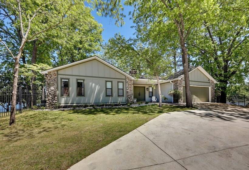 Waterfront Arkansas Vacation Home On Lake Hamilton