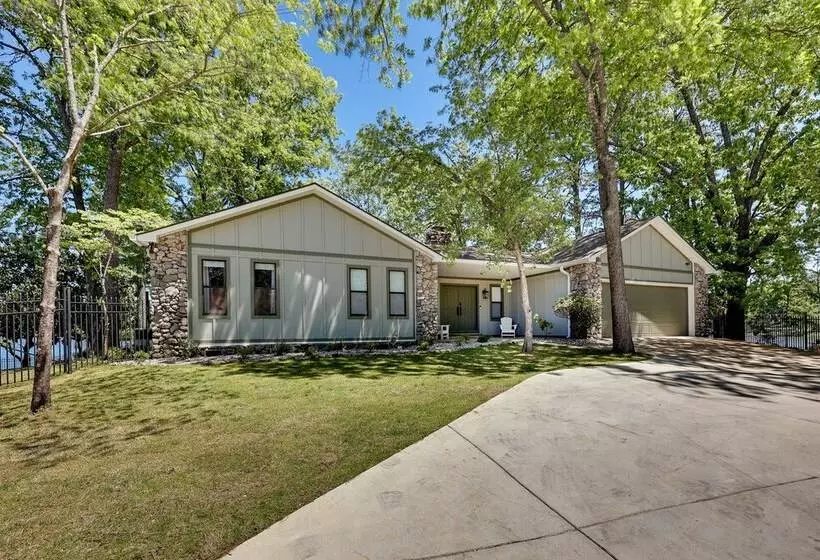Waterfront Arkansas Vacation Home On Lake Hamilton