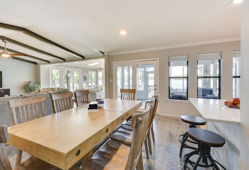 Waterfront Arkansas Vacation Home On Lake Hamilton