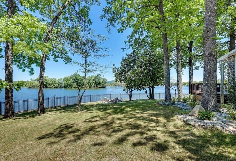 Waterfront Arkansas Vacation Home On Lake Hamilton