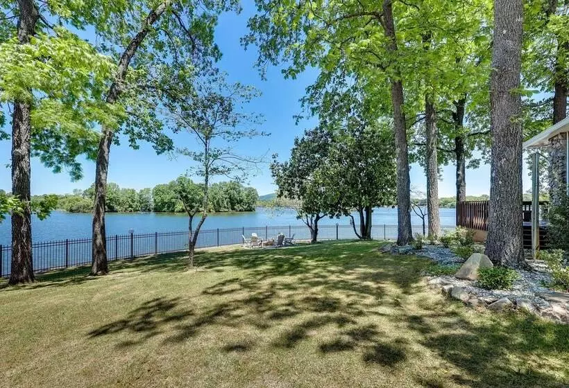 Waterfront Arkansas Vacation Home On Lake Hamilton