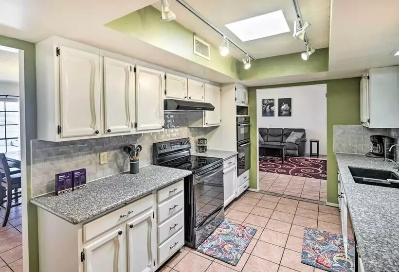 Lake Havasu Home W/ Heated Pool: 3 Mi To Marina!