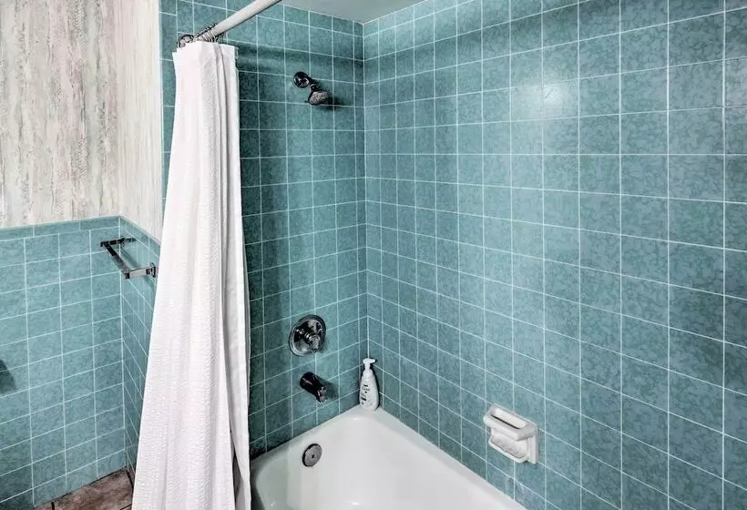 Lake Havasu Home W/ Heated Pool: 3 Mi To Marina!