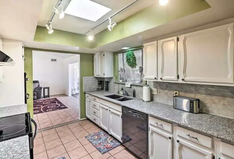 Lake Havasu Home W/ Heated Pool: 3 Mi To Marina!