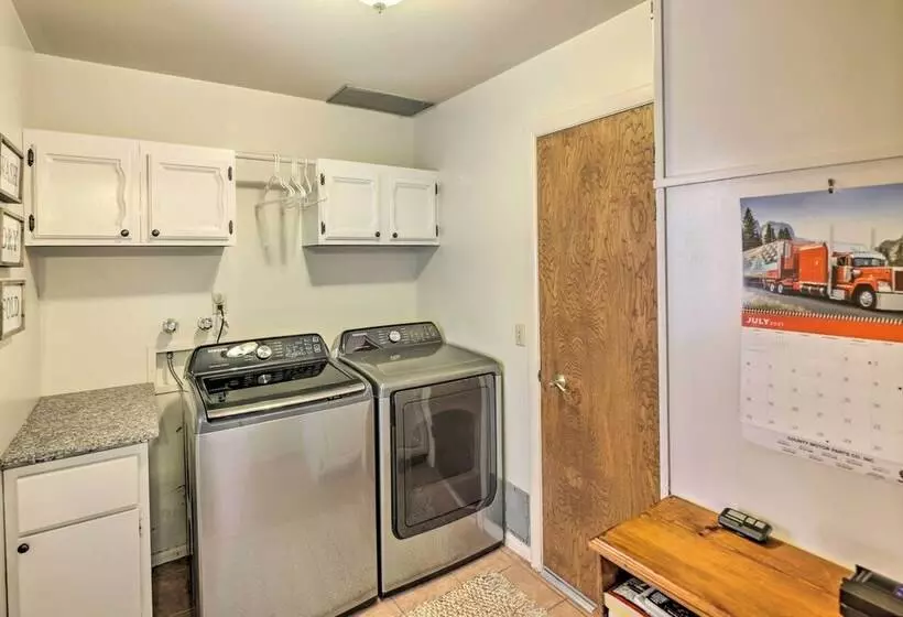 Lake Havasu Home W/ Heated Pool: 3 Mi To Marina!