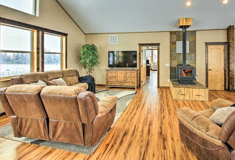 All Season Bonners Ferry Home W/ Views