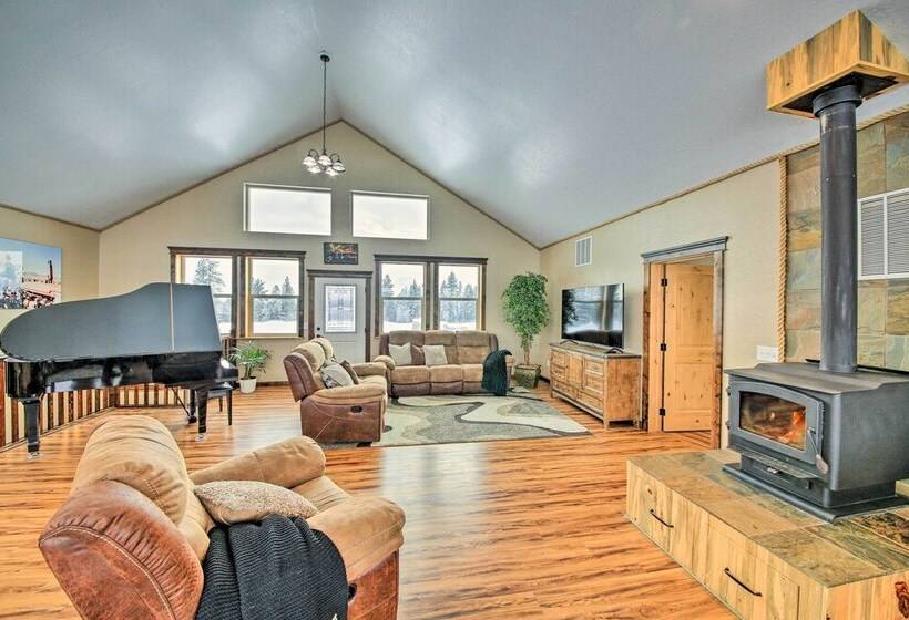 All Season Bonners Ferry Home W/ Views