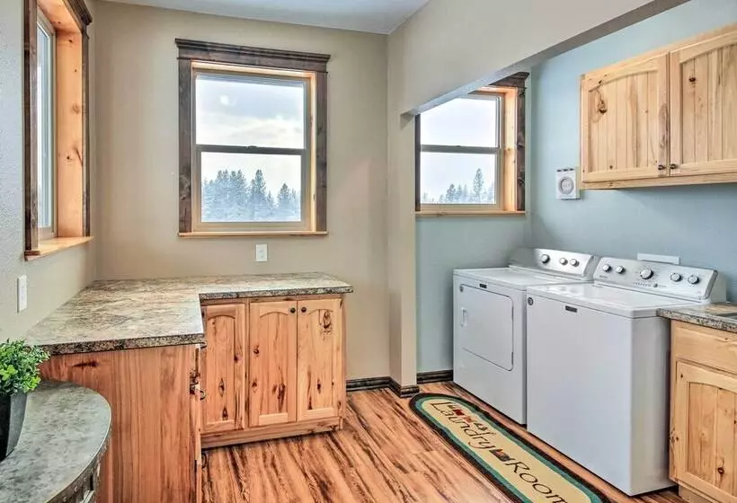 All Season Bonners Ferry Home W/ Views