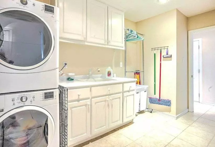 Beautiful Montgomery Home W/ Lakefront Deck!