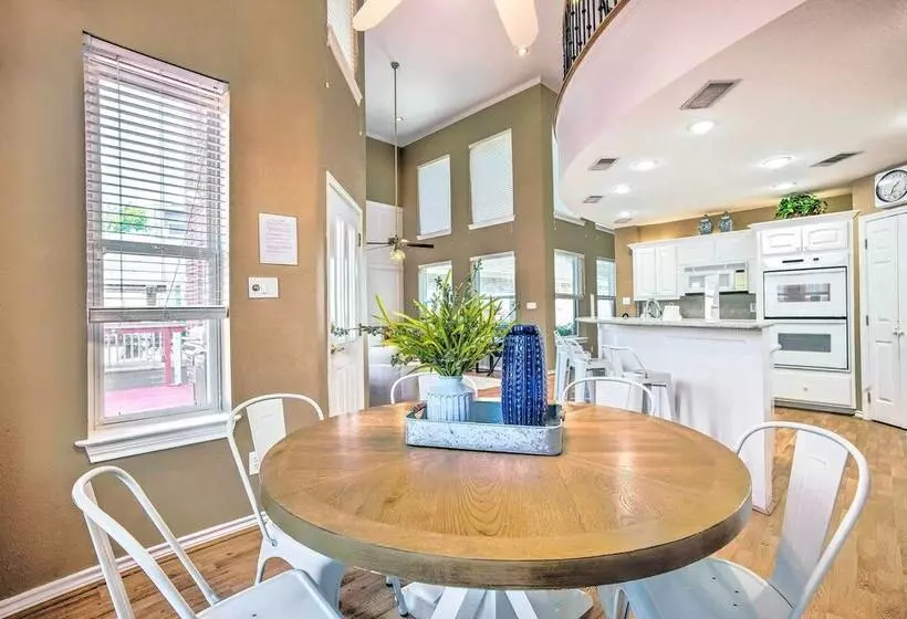 Beautiful Montgomery Home W/ Lakefront Deck!