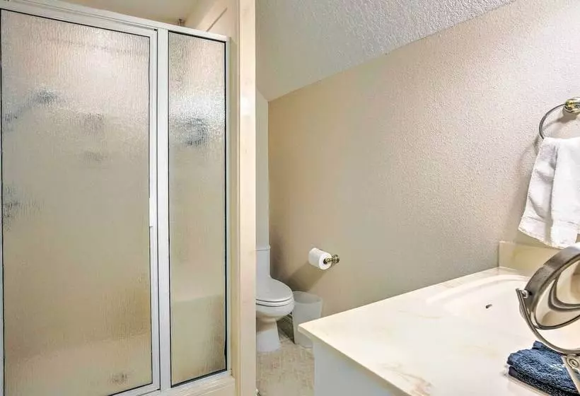 Beautiful Montgomery Home W/ Lakefront Deck!