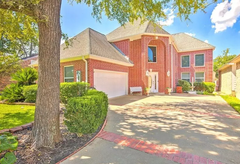 Beautiful Montgomery Home W/ Lakefront Deck!