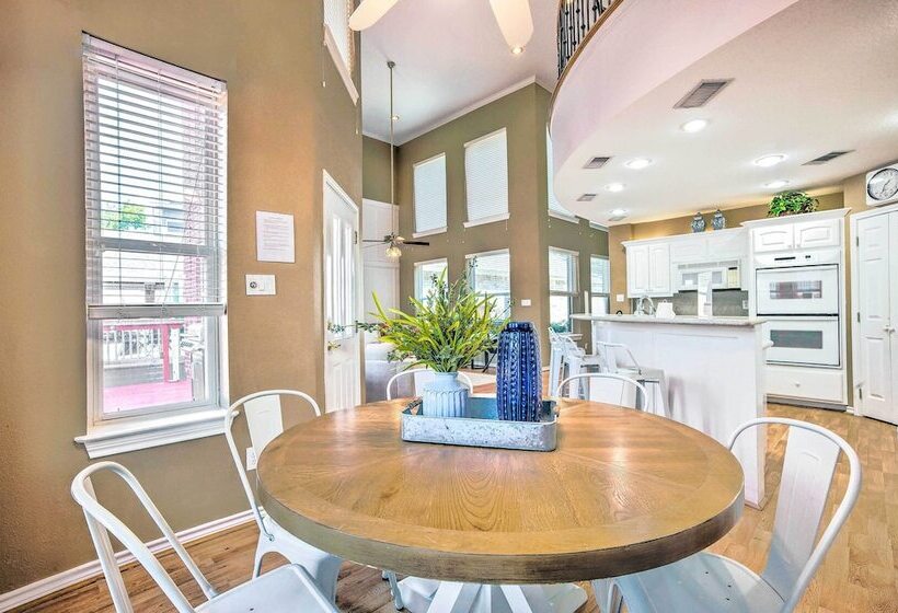 Beautiful Montgomery Home W/ Lakefront Deck!