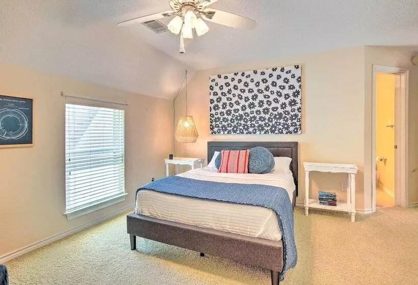 Beautiful Montgomery Home W/ Lakefront Deck!