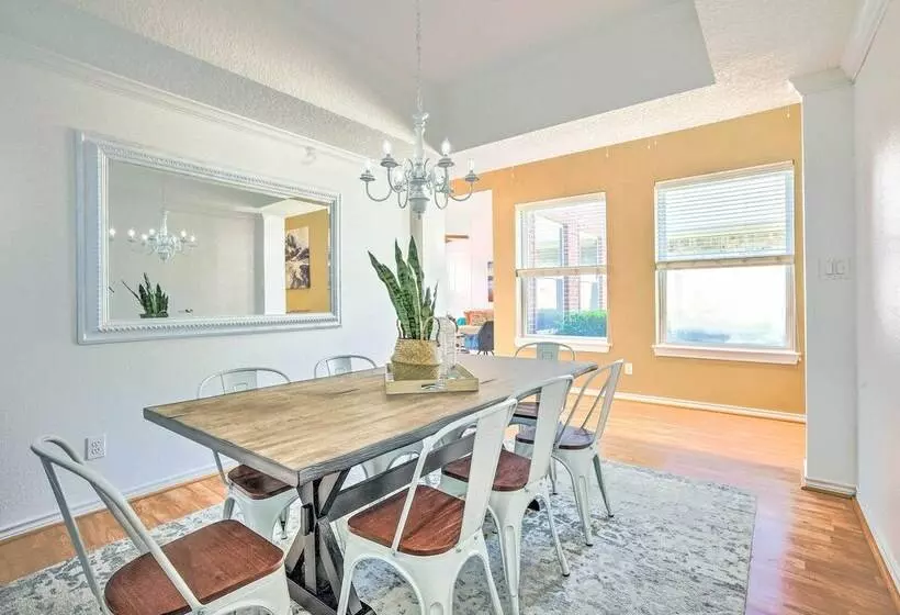 Beautiful Montgomery Home W/ Lakefront Deck!