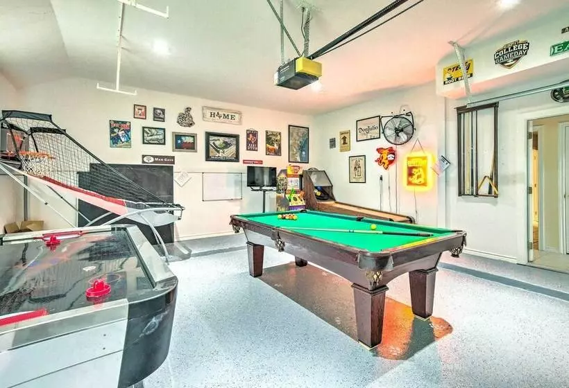 Beautiful Montgomery Home W/ Lakefront Deck!