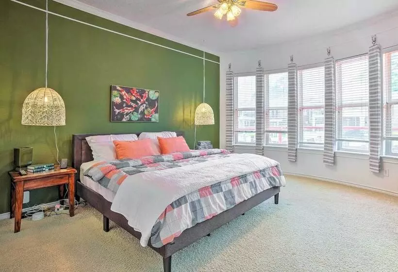 Beautiful Montgomery Home W/ Lakefront Deck!