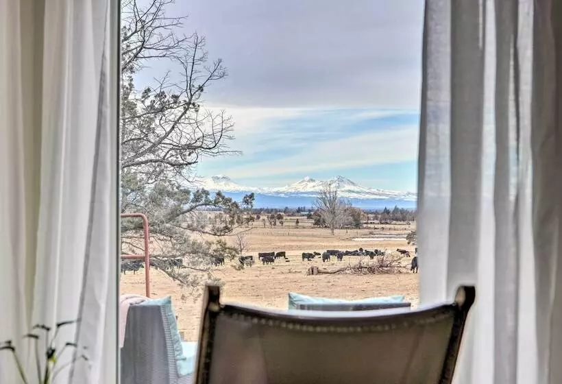 Beautiful Ranch Home W/ Cascade Mountain View