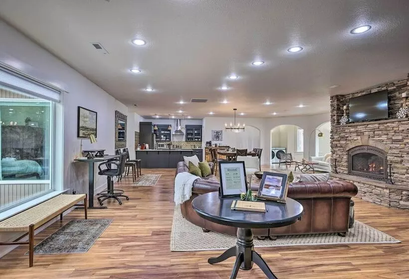 Beautiful Ranch Home W/ Cascade Mountain View