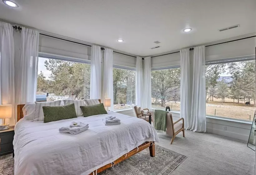 Beautiful Ranch Home W/ Cascade Mountain View