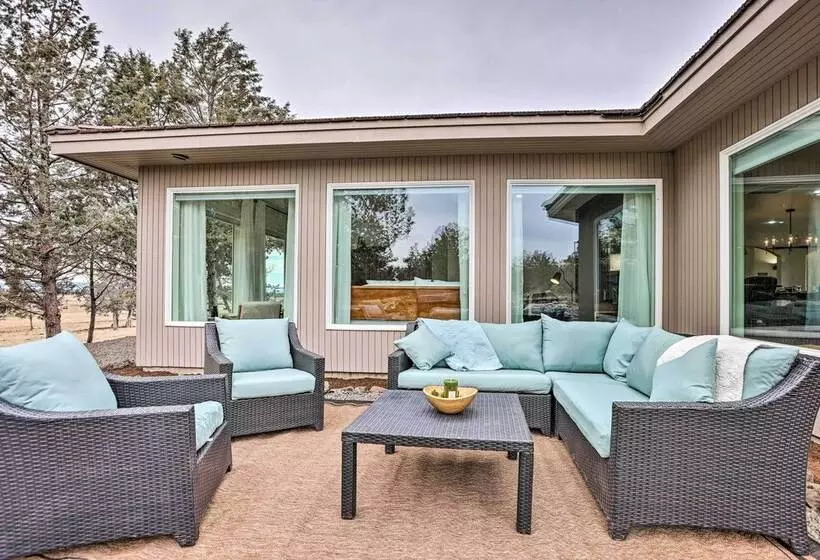 Beautiful Ranch Home W/ Cascade Mountain View