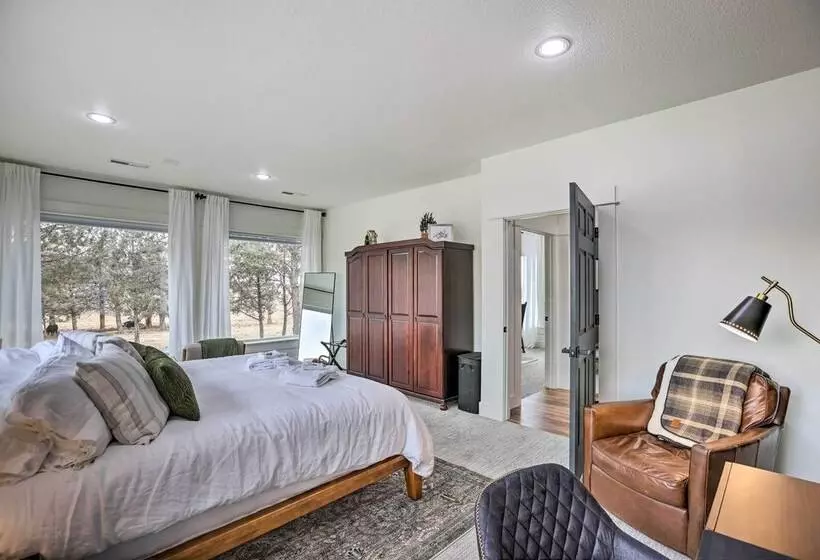 Beautiful Ranch Home W/ Cascade Mountain View