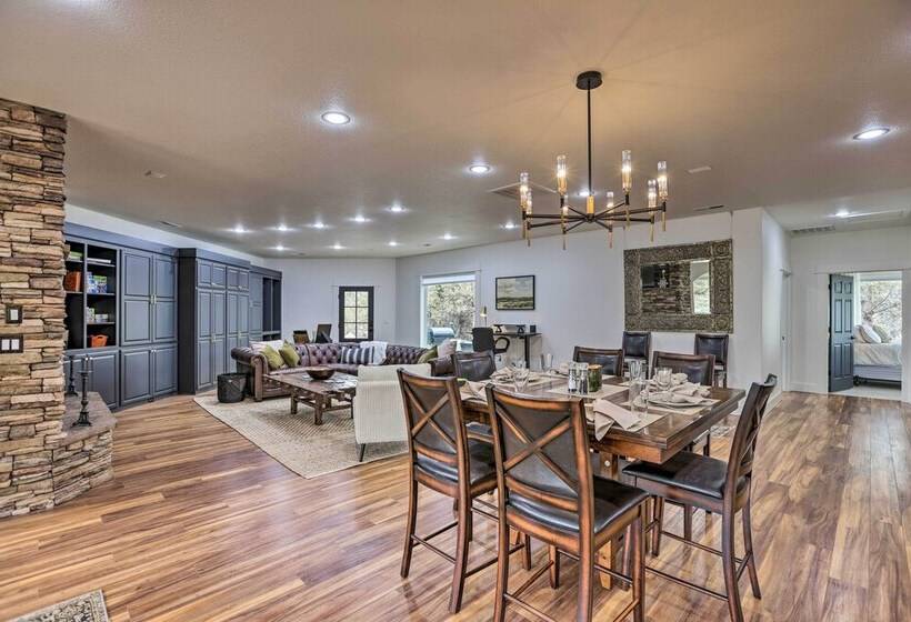 Beautiful Ranch Home W/ Cascade Mountain View