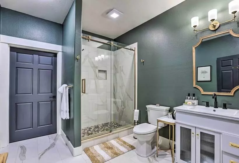 Beautiful Ranch Home W/ Cascade Mountain View