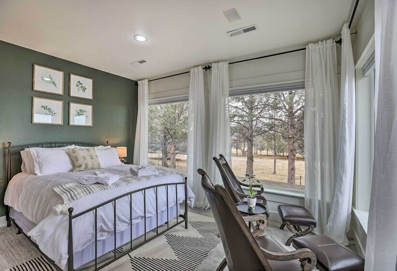 Beautiful Ranch Home W/ Cascade Mountain View