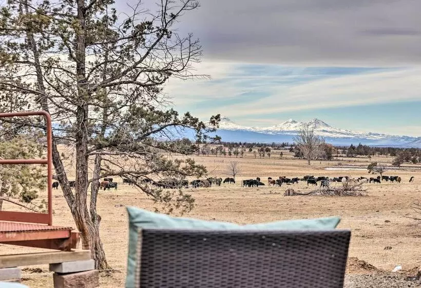 Beautiful Ranch Home W/ Cascade Mountain View