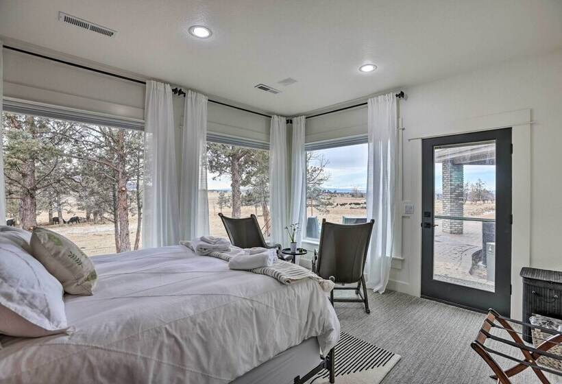 Beautiful Ranch Home W/ Cascade Mountain View