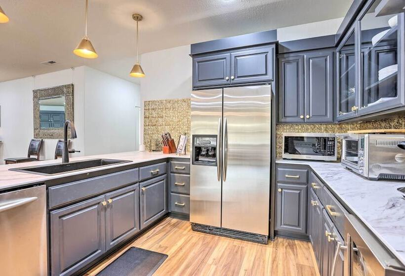 Beautiful Ranch Home W/ Cascade Mountain View