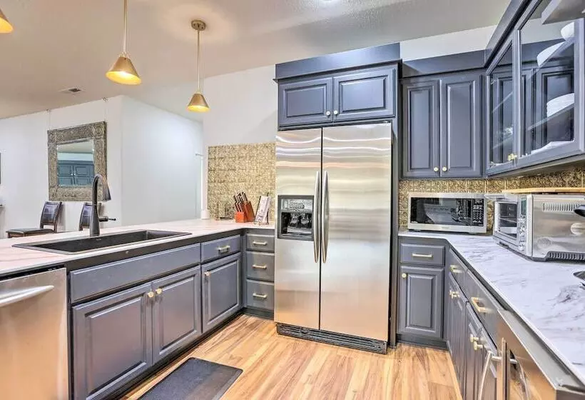 Beautiful Ranch Home W/ Cascade Mountain View