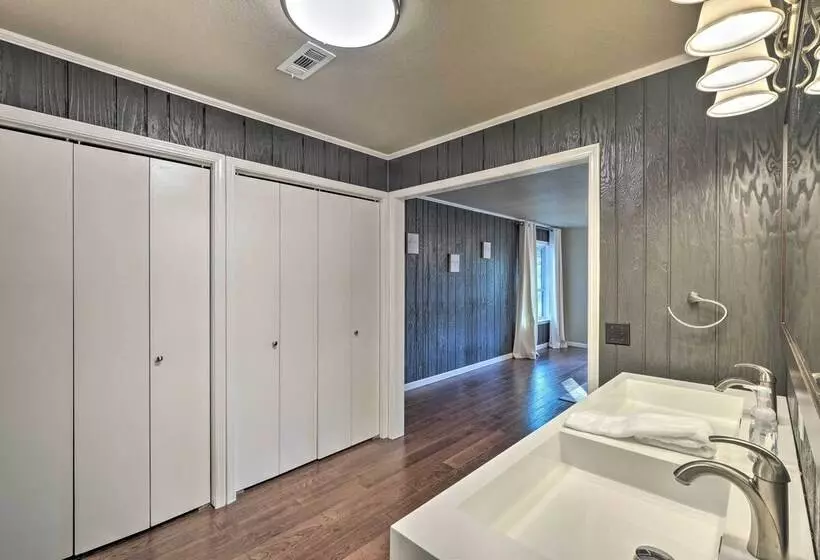 Waterfront Beaver Lake Hideaway W/ Kayaks & More!